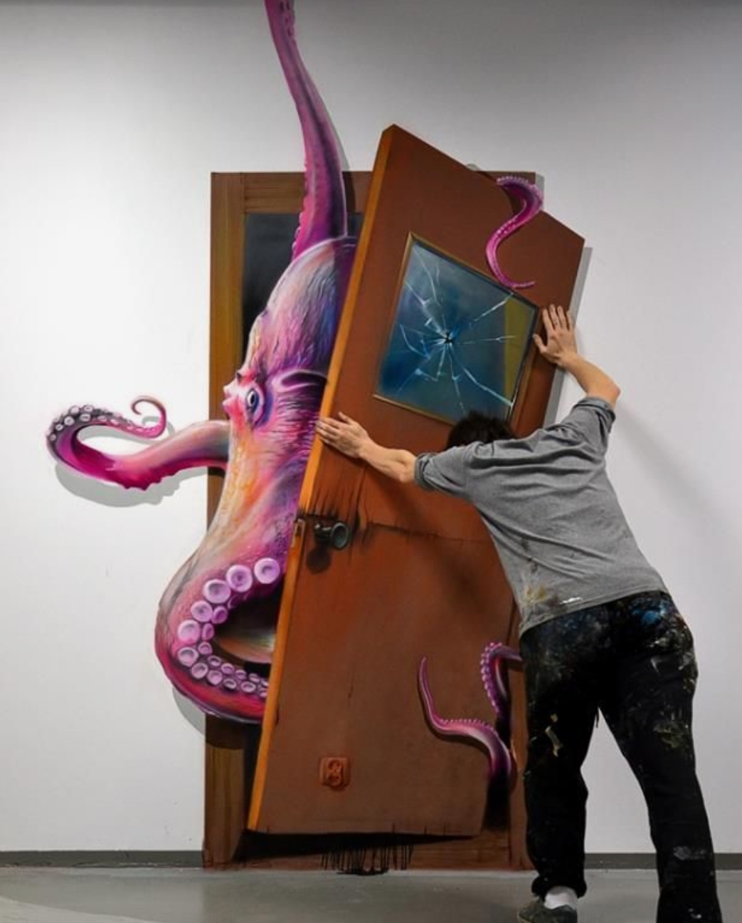 Door Broken coming of monester 